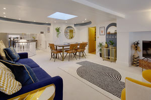Lounge/Diner- click for photo gallery